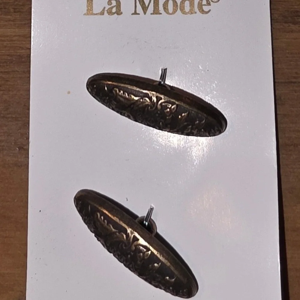 La Mode Buttons Gold Antique Gold Floral Scroll 3/4 and 1 1/8 Inch 6pc Italy